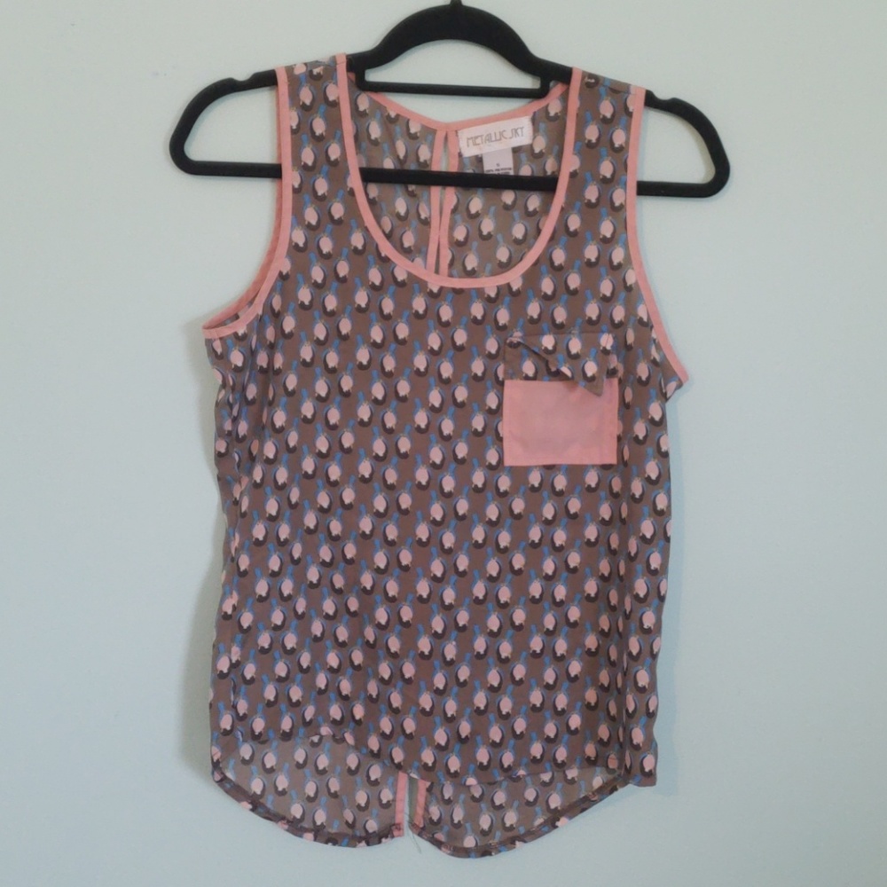 Sleeveless blouse
